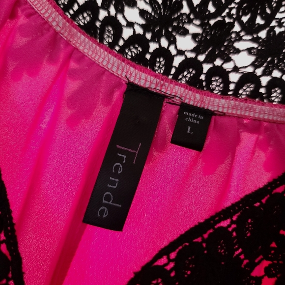 Fuschia and black lace blouse - Picture 4 of 4